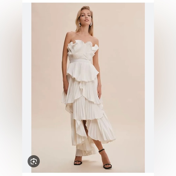 AMUR Dresses & Skirts - AMUR Cream Strapless Layered Maxi Dress